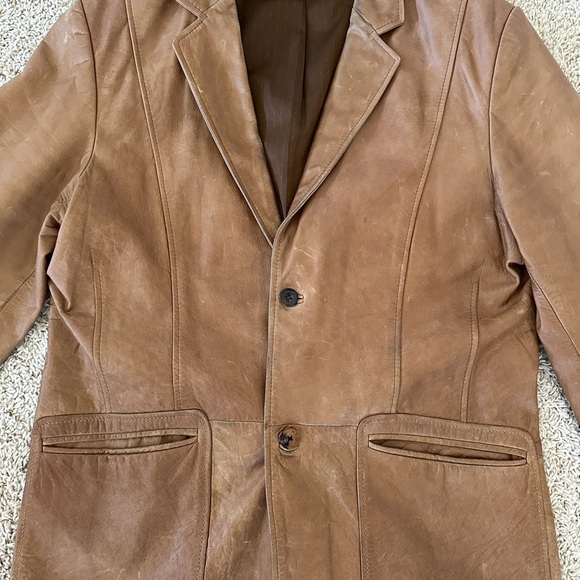 Preowned vintage Claiborne genuine leather jacket in good condition size 42S. - Picture 2 of 6